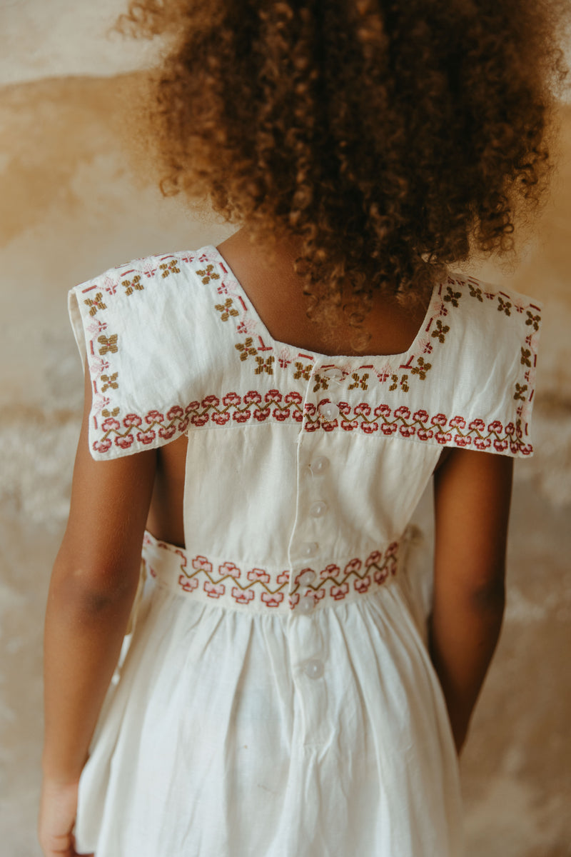POLLY PINAFORE, ANTIQUE WHITE – Lali