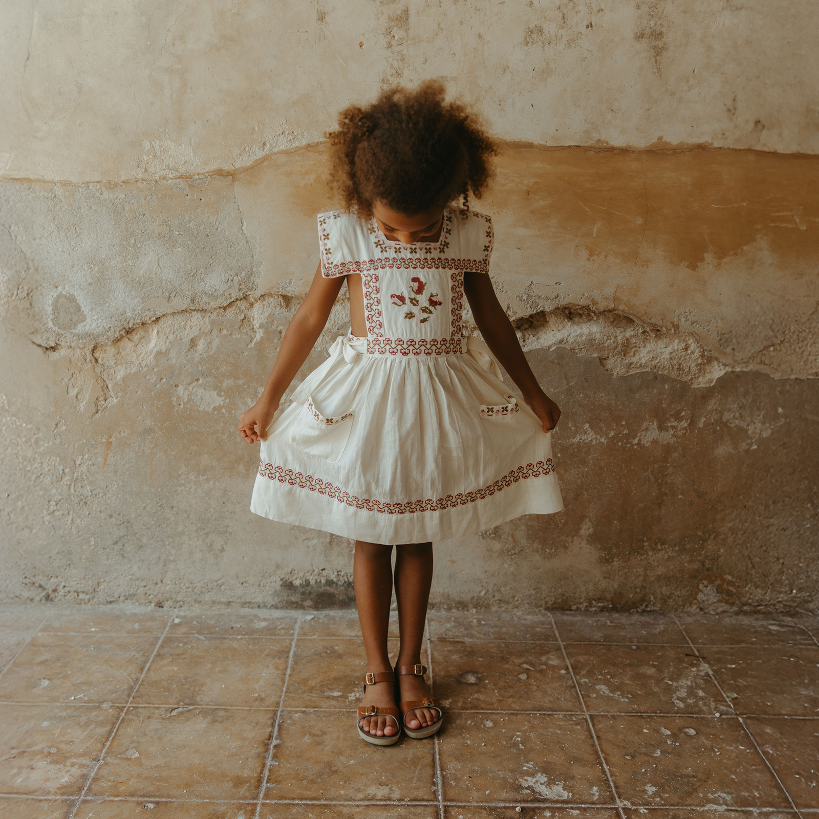 POLLY PINAFORE, ANTIQUE WHITE – Lali